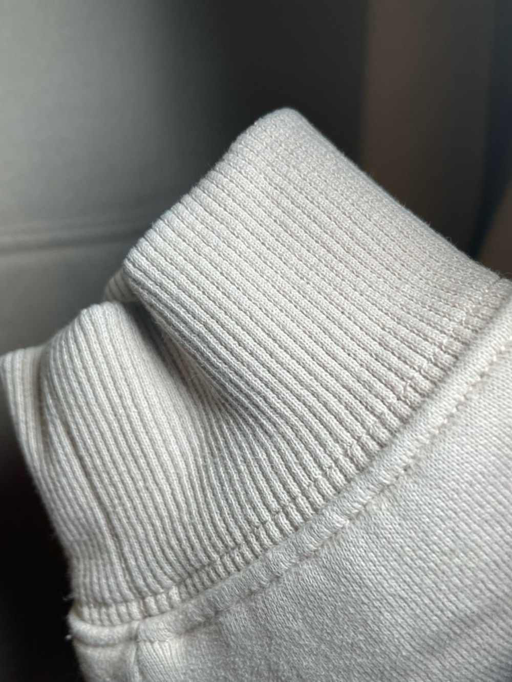 Comfrt Basic Crop Hoodie in Cotton - Picture 3 of 8